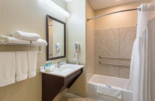Byram Hotel | Holiday Inn Express Hotel & Suites BYRAM by IHG