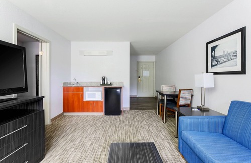 Lancaster Hotel | Holiday Inn Express Lancaster by IHG