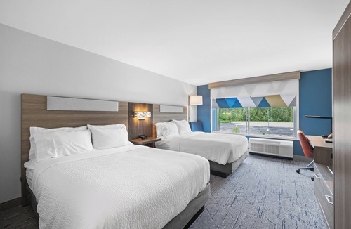Marinette Hotel | Holiday Inn Express & Suites Marinette by IHG