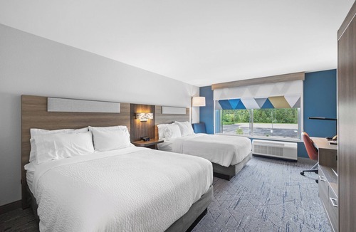 Marinette Hotel | Holiday Inn Express & Suites Marinette by IHG