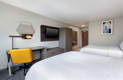 Pittsfield Hotel | Holiday Inn Express & Suites Pittsfield-Lenox-Berkshires by IHG