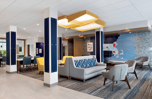 Pittsfield Hotel | Holiday Inn Express & Suites Pittsfield-Lenox-Berkshires by IHG