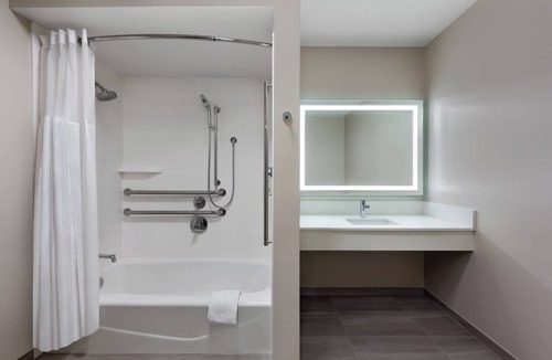 Pittsfield Hotel | Holiday Inn Express & Suites Pittsfield-Lenox-Berkshires by IHG