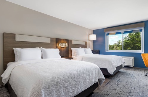 Pittsfield Hotel | Holiday Inn Express & Suites Pittsfield-Lenox-Berkshires by IHG