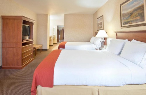 Barstow Hotel | Holiday Inn Express & Suites Barstow - Route 66 by IHG