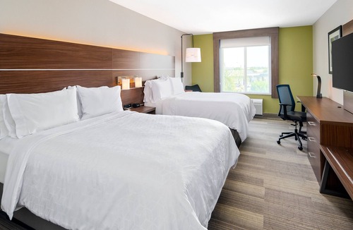Dinuba Hotel | Holiday Inn Express & Suites Dinuba West by IHG