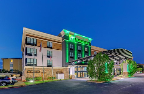 Mobile Hotel | Holiday Inn Mobile Airport by IHG