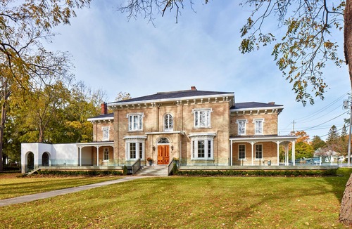 Prince Edward Villa | Hollywood glam in a stunning restored mansion! STA Licence # ST-2019-0098