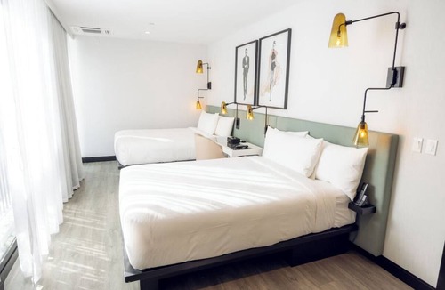 Hollywood Hotel | Hollywood Retreat with Pool & Pet-Friendly Near Iconic Sights