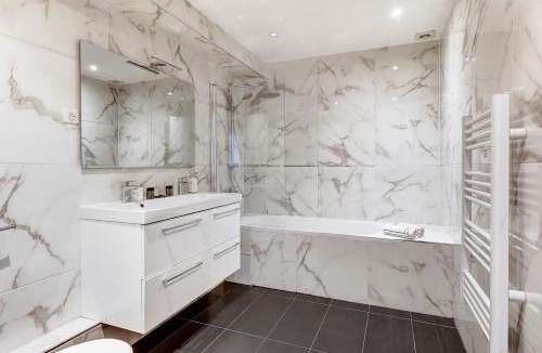 Amerique Apartment | Home 4-Bedroom by Buttes Chaumont - 12 Guests