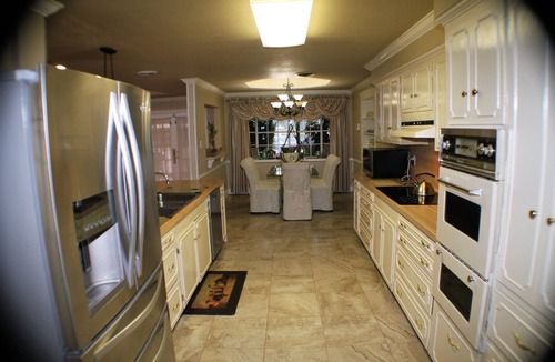 Zachary House | Home/MINI RESORT- pool, tennis court, pickleball, golf course, lg. Clubhouse