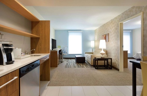 Milwaukee Hotel | Home2 Suites by Hilton Milwaukee Airport