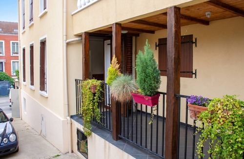 Rosny-sous-Bois Apartment | Homerez - Apartment Rosny-sous-Bois