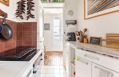 Quartier de la Goutte-d'Or Apartment | Homerez - Apartment in Paris