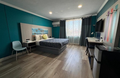 Wilshire Center Hotel | Hometel Suites