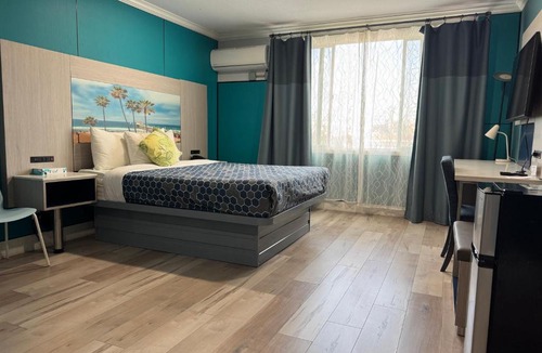 Wilshire Center Hotel | Hometel Suites