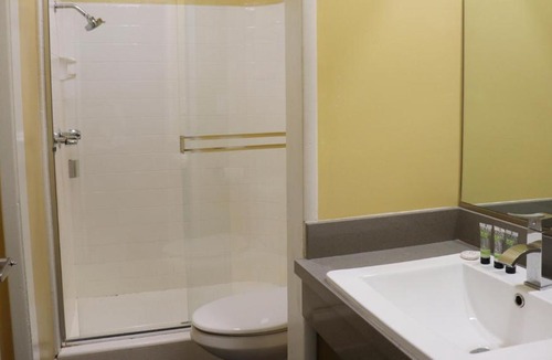 Wilshire Center Hotel | Hometel Suites
