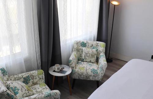 Wilshire Center Hotel | Hometel Suites