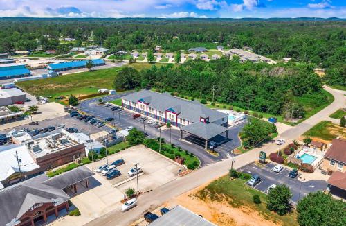Thomasville Hotel | Hometown Inn Thomasville