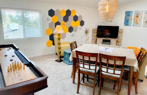 North Fork Apartment | Honeybee Hive HOT TUB BBQ 8 minutes to Bass Lake Sleeps up to 6