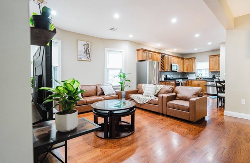 Milton Apartment | Hot Deal up to 20%, Milton 6BR Stay Near Boston Parking Pet-Friendly - 172