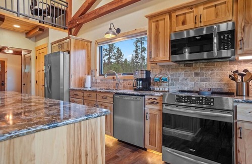 Custer Cabin | Hot Shot Hideaway near Custer Attractions