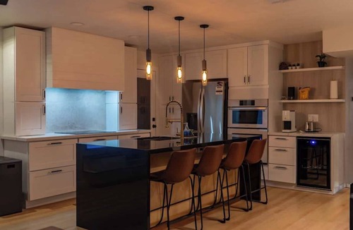 El Centro House | Hot Tub*3bd2ba*Backyard*King*1.2Gbps*pooltable