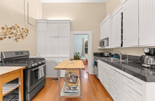 Ventura House | Hot Tub, Fireplace, Sauna, Cozy Historic Home