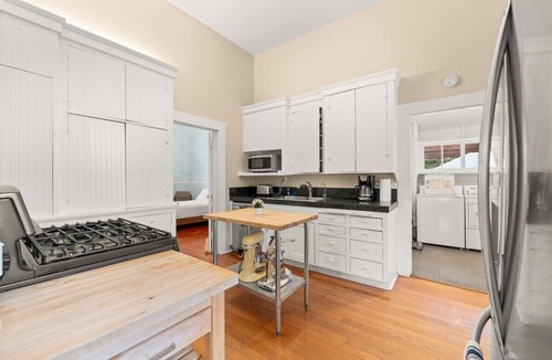 Ventura House | Hot Tub, Fireplace, Sauna, Cozy Historic Home