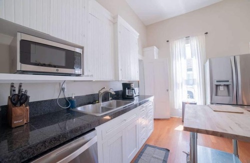 Ventura House | Hot Tub, Fireplace, Sauna, Cozy Historic Home