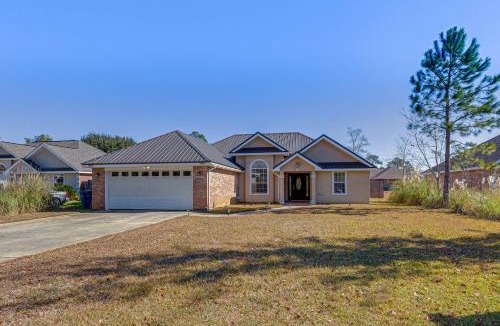 Ocean Springs House | Hot Tub & Patio! Family Getaway in Ocean Springs