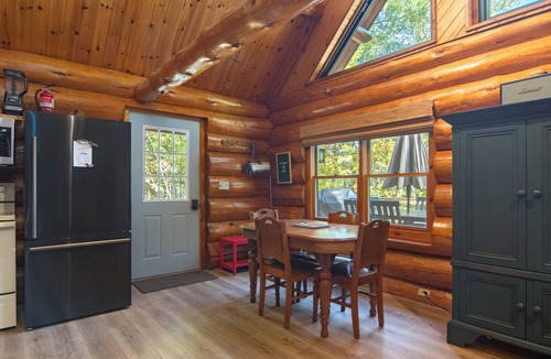 Eagle River Cabin | Hot Tub Waterfront King Beds Fast WiFi Cozy Log Cabin in Eagle River