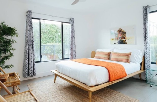 Warm Sands House | Hotel El Cid Room 2 by AvantStay | Chic Hotel Room in Palm Springs w/ Pool!