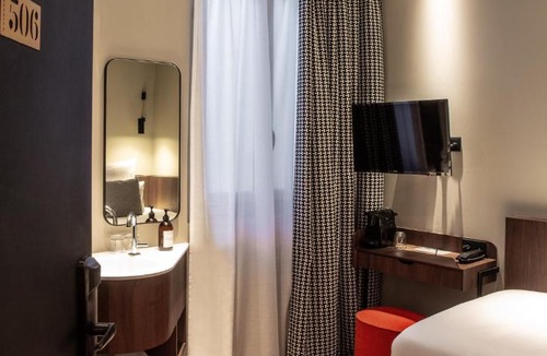 Saint-Vincent-de-Paul Hotel | Hotel Flanelles Paris