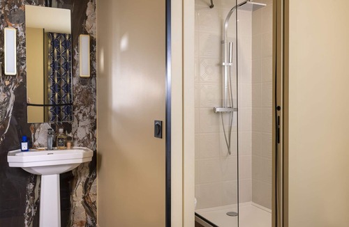 Saint-Vincent-de-Paul Hotel | Hotel Le Rocroy