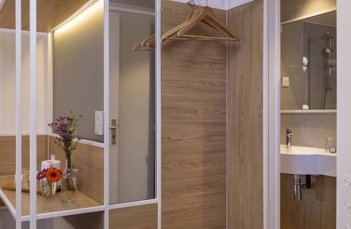Saint-Vincent-de-Paul Hotel | Hotel Paris Louis Blanc