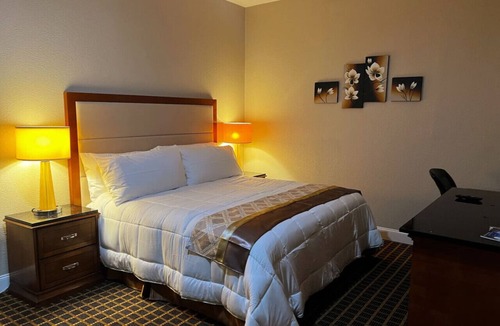 Laurel Hotel | Hotel Pinehurst- Jean Theatre, Suite 103