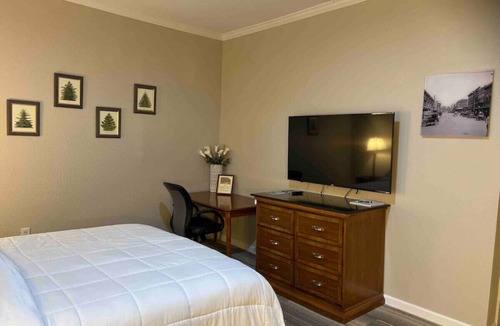 Laurel Hotel | Hotel Pinehurst- Pine Belt Suite 207
