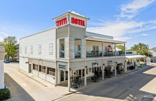 Pass Christian Hotel | Hotel Whiskey in Pass Christian