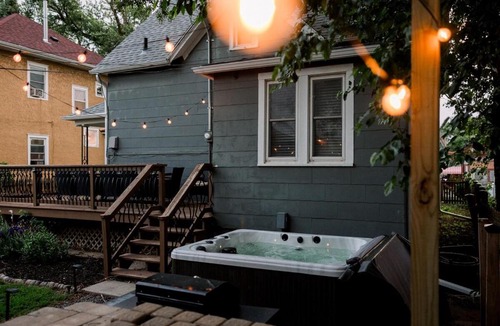 Southeast Omaha Apartment | HotTub EpicGameRoom FirePit Farnam Fieldhouse