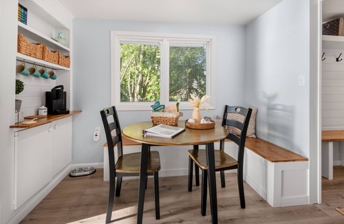 Menominee Cottage | HotTub, Private Beach Access, BBQ, Natural Fire Place, FirePit, Paddle Boards
