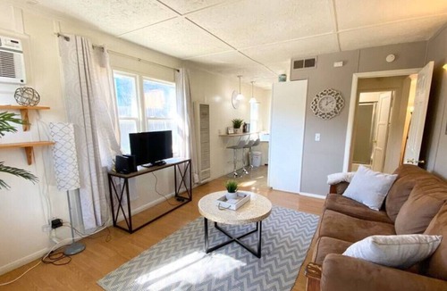 Lake Elsinore House | House C · Hideaway in a cozy Home Close To Lake! Coffee/Netflix/Hulu/WiFi