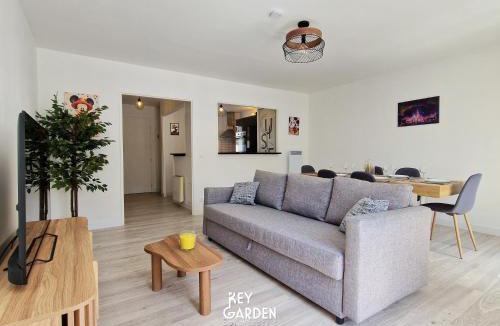 Bailly-Romainvilliers Villa | House for 10 people, Disneyland