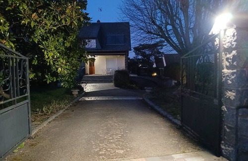 Rosny-sur-Seine House | House near the station