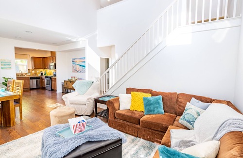 Oxnard Villa | House of Verrett Beach Villa-Ventura, Sleeps 6 & four-minutes from beach