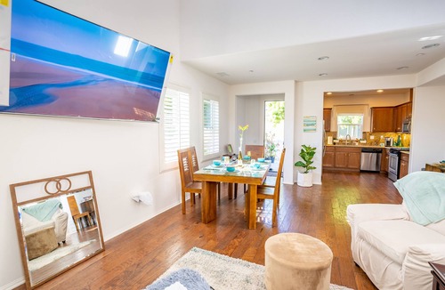 Oxnard Villa | House of Verrett Beach Villa-Ventura, Sleeps 6 & four-minutes from beach