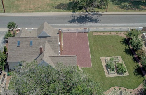 Cambridge House | House on Water: Cambridge Cottage w/BBQ, Fire Pit, & Balcony