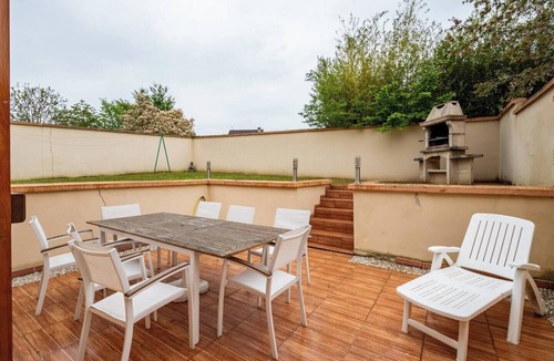 Bonnieres-sur-Seine House | House with terrace and garden near Giverny.