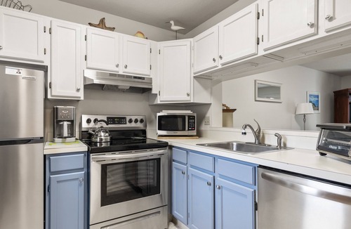 Brewster Condo | Howland Village property on the golf course side of Ocean Edge in Brewster with pool access.