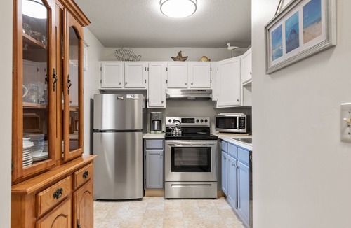 Brewster Condo | Howland Village property on the golf course side of Ocean Edge in Brewster with pool access.